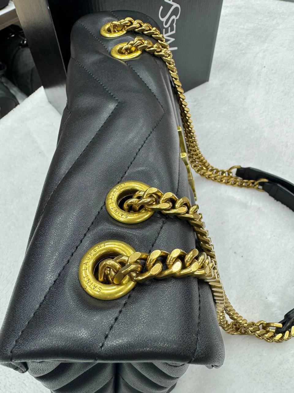 YSL Loulou medium black-gold size 29x21