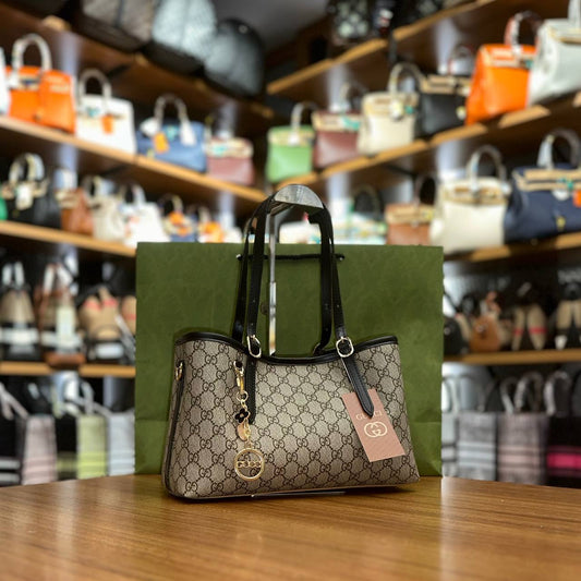 GUCCİ GG EMBLEM MEDİUM TOTE BAG SİZE = 31✖️19 CM