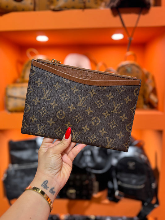 Louis Vuitton φάκελος καφέ ανοιχτό