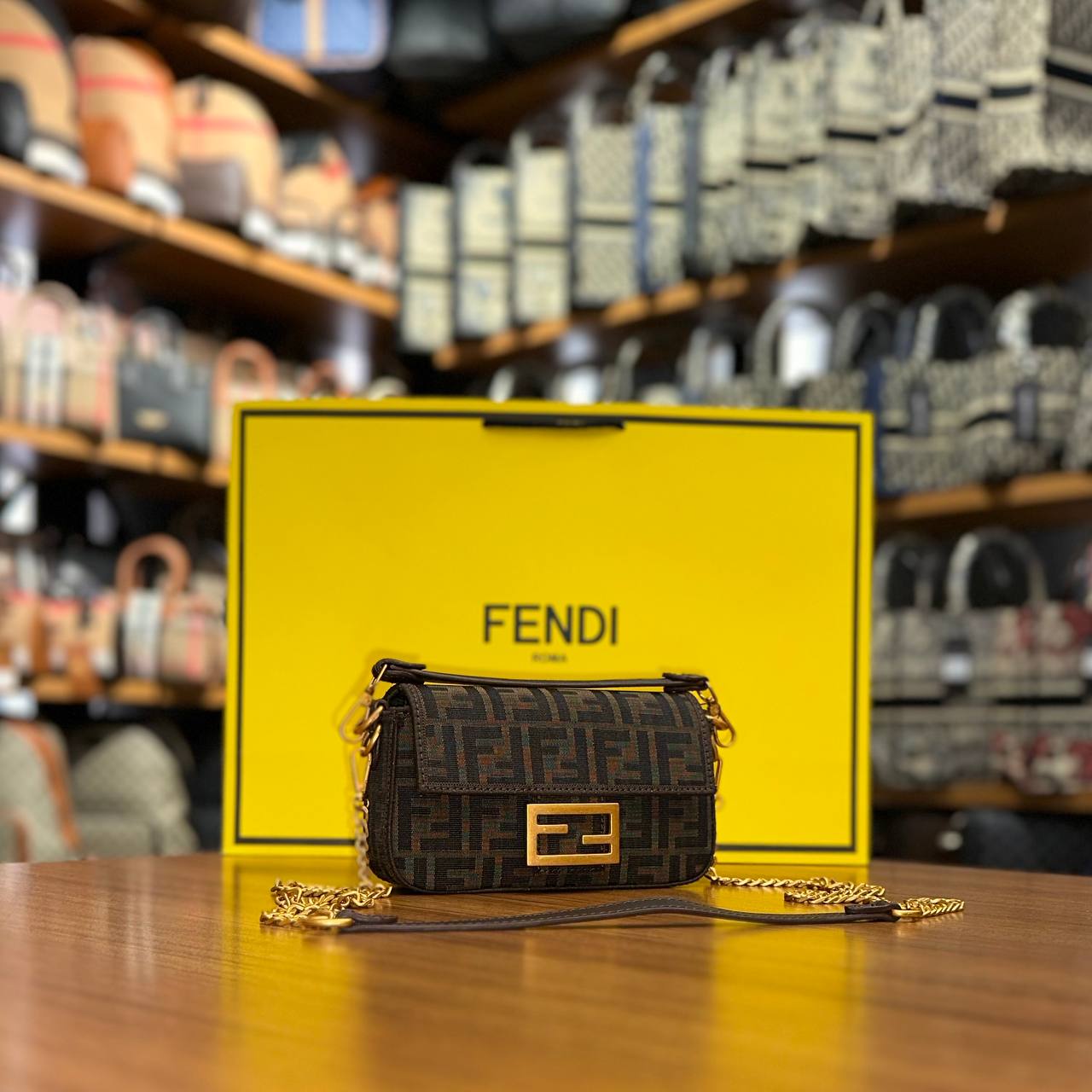 FENDİ MİNİ SİZE = 20,5✖️11 cm
