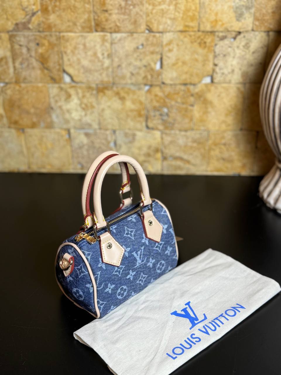 Louis vuitton Speedy Nano  Size 16 x 12