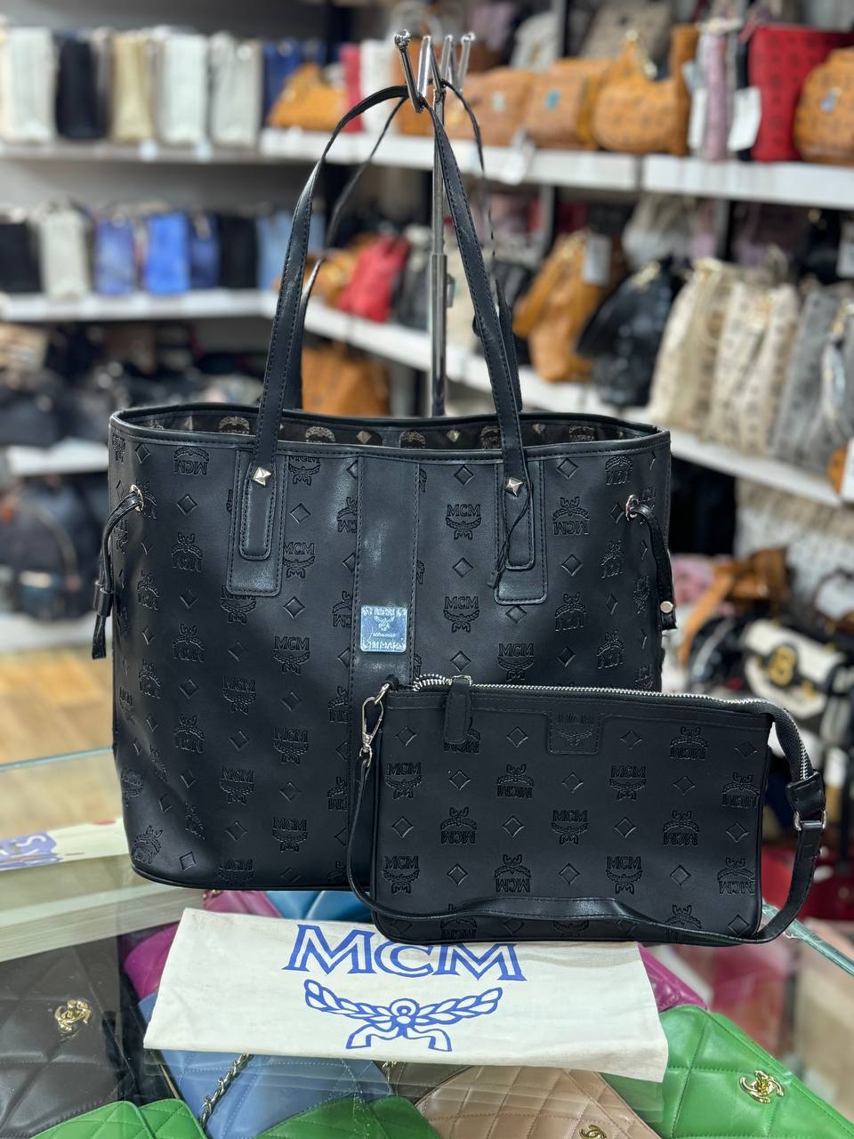 Mcm Neverful total  black size 30x45