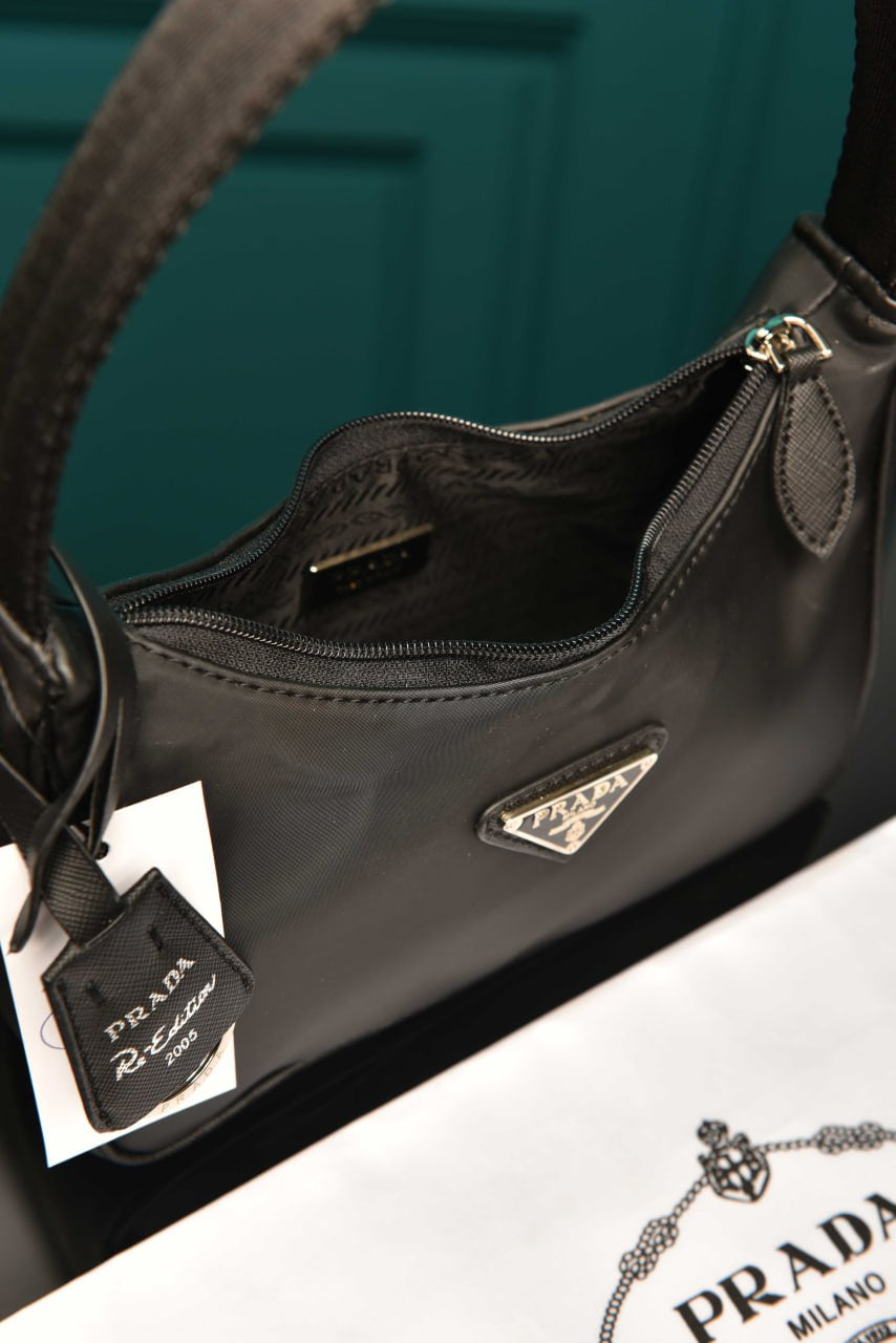 Prada μαύρο