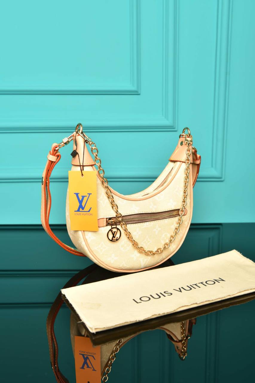 - LOUIS VUITTON - Loop Bag  23 x 13 x 6 cm