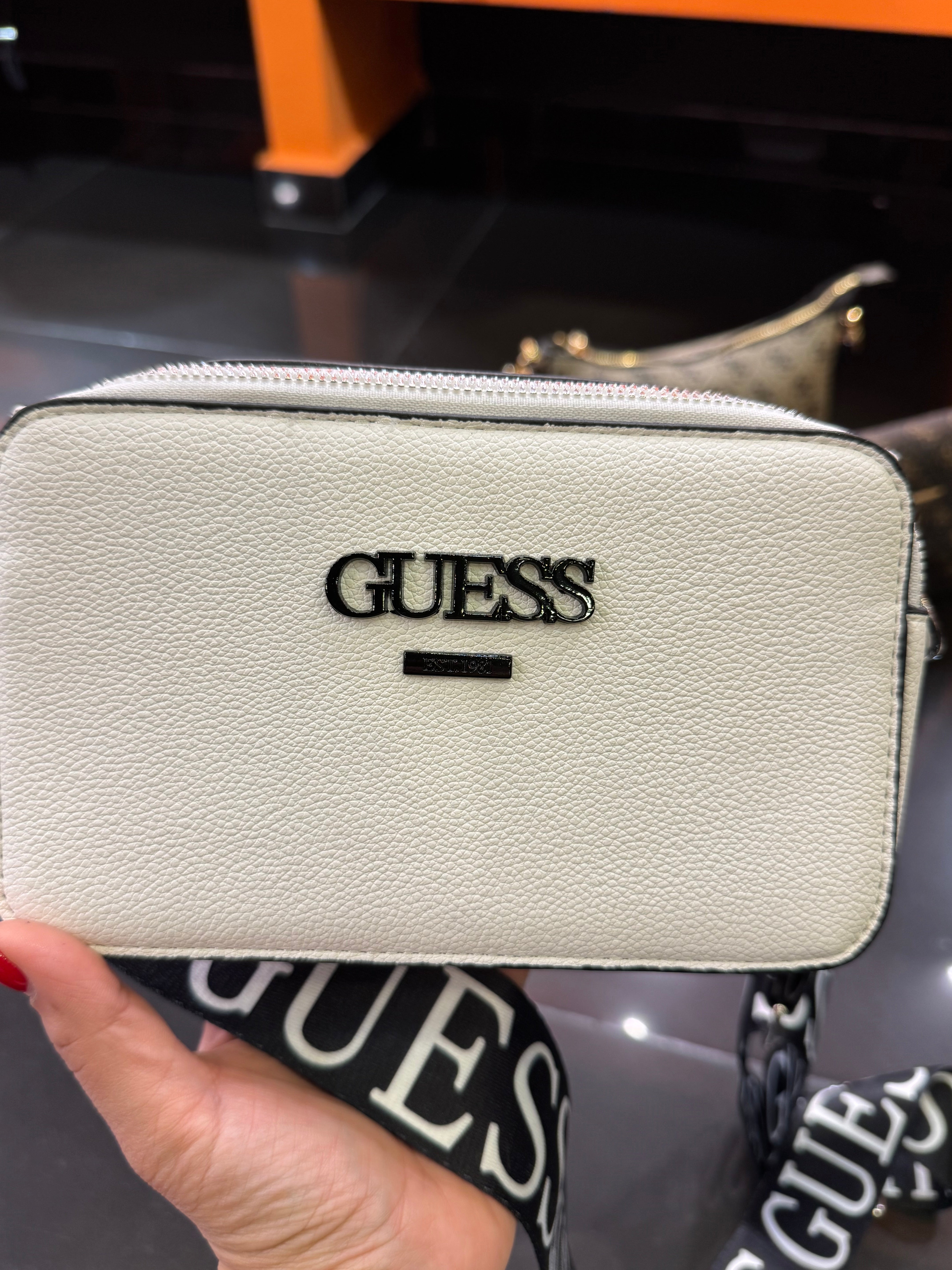 Guess λευκή τσάντα με Ιμάντα