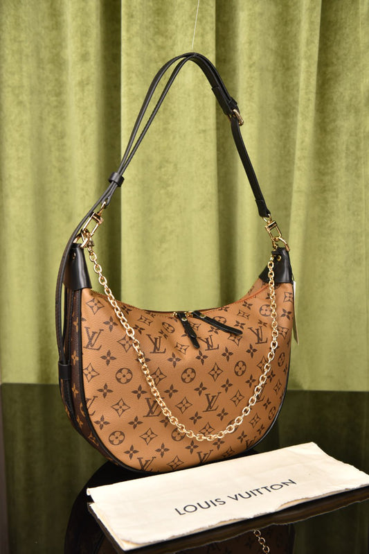 LOUIS VUITTON - Loop Hobo
38 x 26 x 10 cm